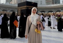 صورة كريمة أولحوس تستقبل رمضان بأداء مناسك العمرة -صور