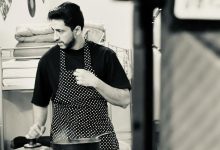 صورة كواليس خاصة لأول تجربة تمثيل يخوضها مهدي الفاضيلي -صور