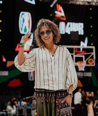 بإطلالة مغربية مميزة.. سناء مسودي تخطف الأنظار في حدث رياضي بارز -صور