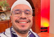 صورة من كواليس الكوميديا إلى أضواء المسرح.. “صويلح” يدشن مرحلة جديدة بعرض “PLUS 40”