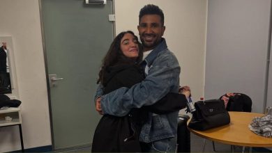 صورة لأول مرة.. أحمد سعد يمنح ابنته فرصة الغناء على خشبة المسرح -فيديو