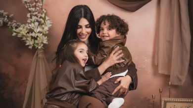 صورة نقل طفلي مؤثرة شهيرة إلى المستشفى بعد تناولهما كمية كبيرة من الدواء -صورة