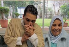 صورة سيمو نصر الله يودع المرأة التي ربته.. رسالة مؤثرة بعد رحيل جدته -صور