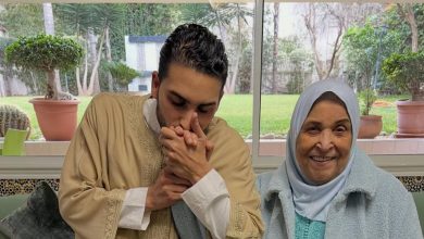صورة سيمو نصر الله يودع المرأة التي ربته.. رسالة مؤثرة بعد رحيل جدته -صور