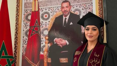 صورة حليمة البحراوي تحتفل بتخرجها الجامعي