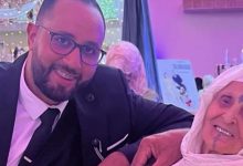 صورة المهدي بلعياشي يفجع بوفاة جدته بعد ساعات من دعائه لها بالشفاء -صور