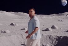 صورة أيمن السرحاني يشوق جمهوره لأغنيته الجديدة “الركادة بلانيت”